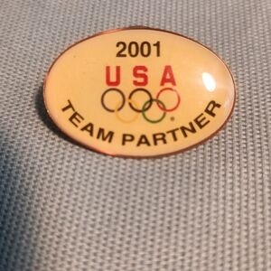 2001 USA Olympics Team Partner Oval Gold Tone Pin 1-1/8"